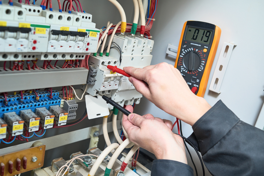 Electrician,Measurements,With,Multimeter,Tester